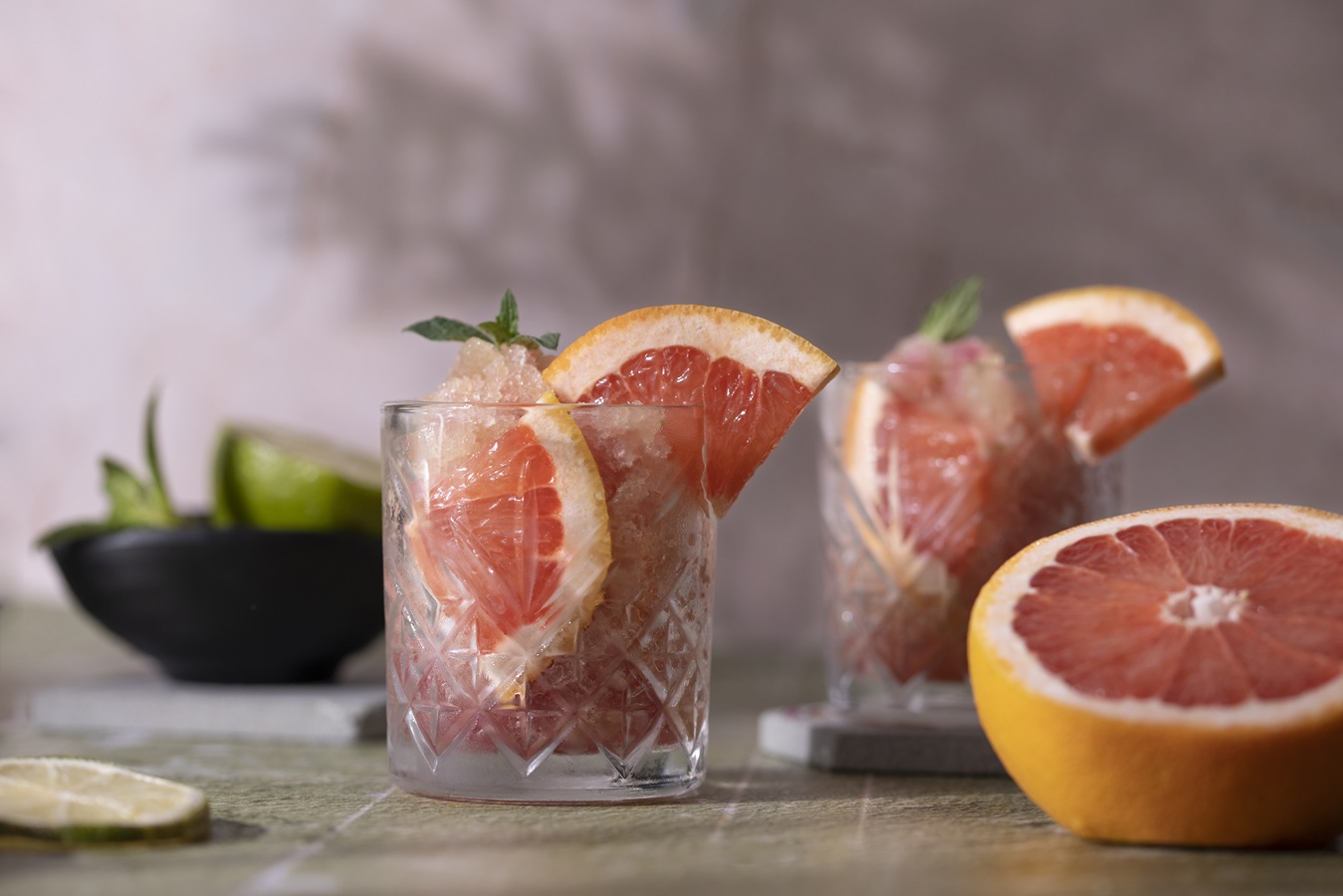 organic grapefruit refresher cocktail